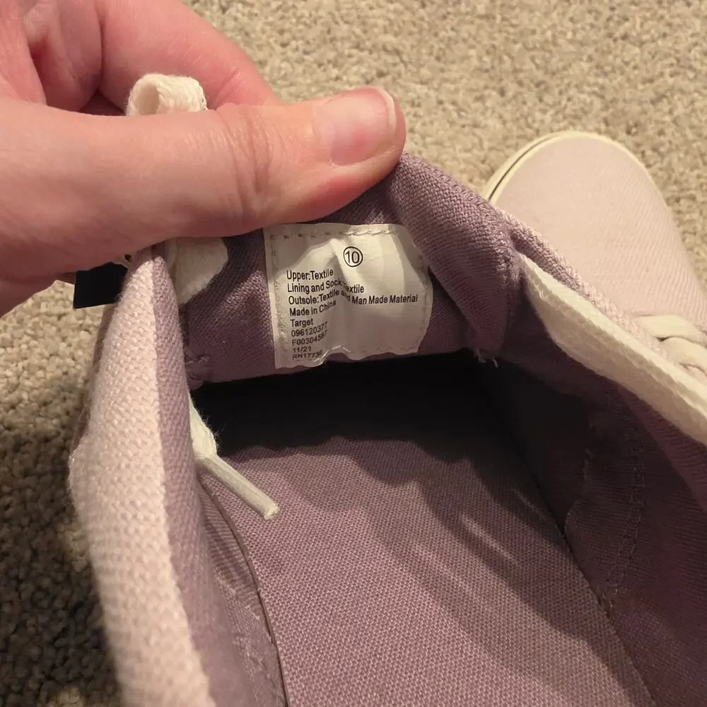 NWT Universal Thread Molly Lavender Canvas Sneakers Size 10